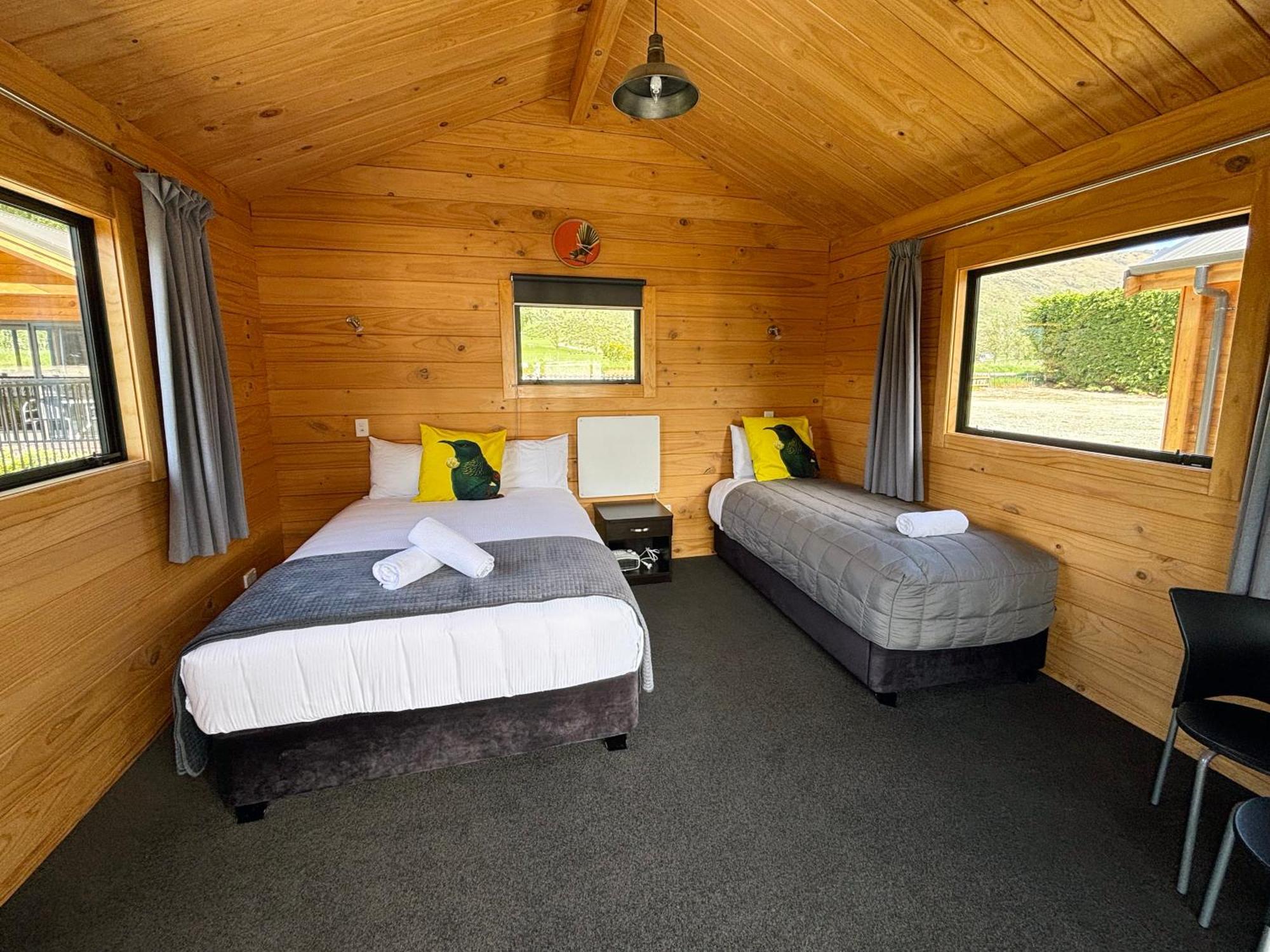 Kingston Top 10 Holiday Park ภายนอก รูปภาพ